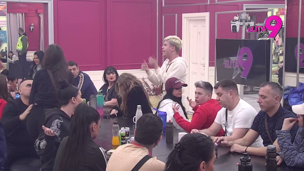 Bora Santana van sebe: Pravi karambol zbog Uroša Stanića, takmičari sumanju u njegova osećanja! Hitno reagovalo obezbeđenje (VIDEO)