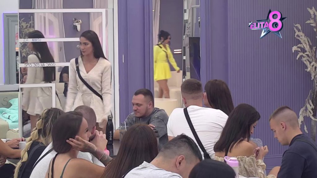 Bez dlake na jeziku! Karić i učesnici ubeđeni da je Anđela počela da puši cigarete zbog situacije s Pavlom, evo kako gledaju na Gastozovo ponašanje (VIDEO)