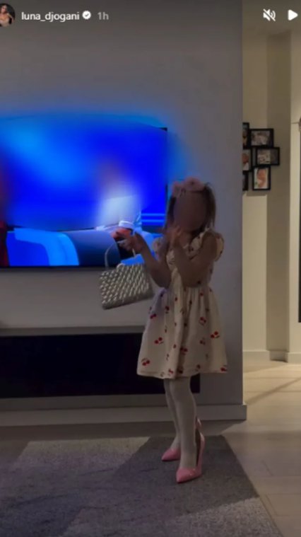 Lunina ćerka u štiklama, kao na modnoj pisti: Ovim snimkom je ukrala šou poznatoj mami