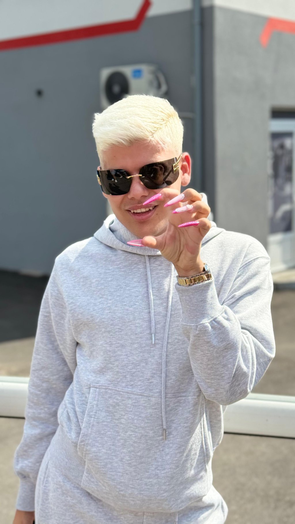 ANITA I COMARA ISPRATILE UROŠA U KARANTIN! U Elitu ulazi u kostimu JK i sa PINK KANDŽAMA, a Terzi najavljuje pakao: Tražim mu 2 MILIONA na sudu! (VIDEO)