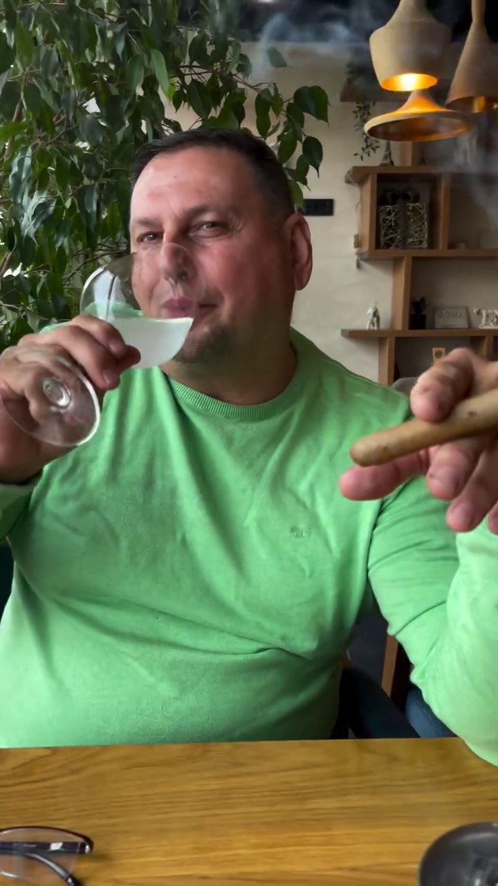 Dok mu ćerka prolazi kroz PAKAO sa Asminom i Stanijom, on planira ženidbu?! Taki Marinković objavio burme, pljušte komentari (FOTO+VIDEO)