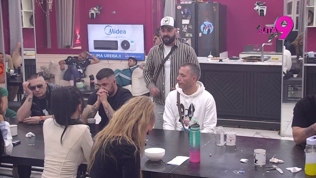 Anita javno stala uz Staniju, Luka demolirao i nju i Aneli: Dokazao bi ti se da je otišao u Sarajevo, a ne u poslastičarnicu i kod Miće da lupa na vrata (VIDEO)