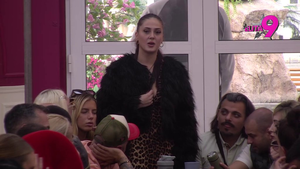 Brže ti ulazi u d*pe nego u glavu: Sale Lux u svom stilu izblamirao Saru S za sva vremena, ona ostala nema! (VIDEO)