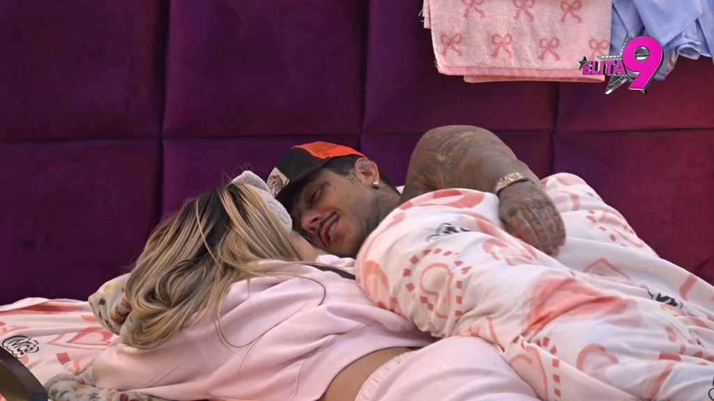 Rešila da bude ko zna koja u nizu po svaku cenu: Aneli ne prestaje da ispira mozak Đukiću o emocijama, on je na kraju i zagrlio (VIDEO)