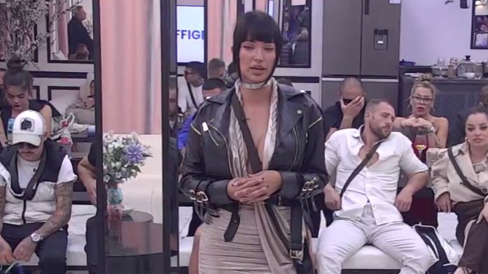 Laura postavila na mesto i Đukića i Aneli! Nju oduvala jednom rečju, a njemu poručila: Ti si bio njena krpa (VIDEO)