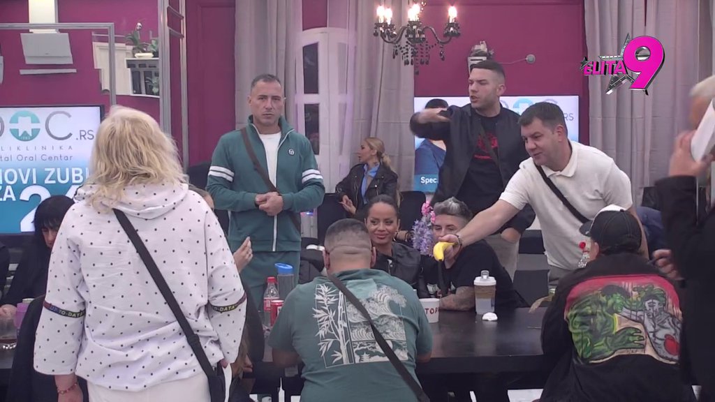 Puče prijateljstvo Mikija i Zorica: Zbog njegovog pomirenja sa Kačavendom pevačica odsvirala kraj! (VIDEO)