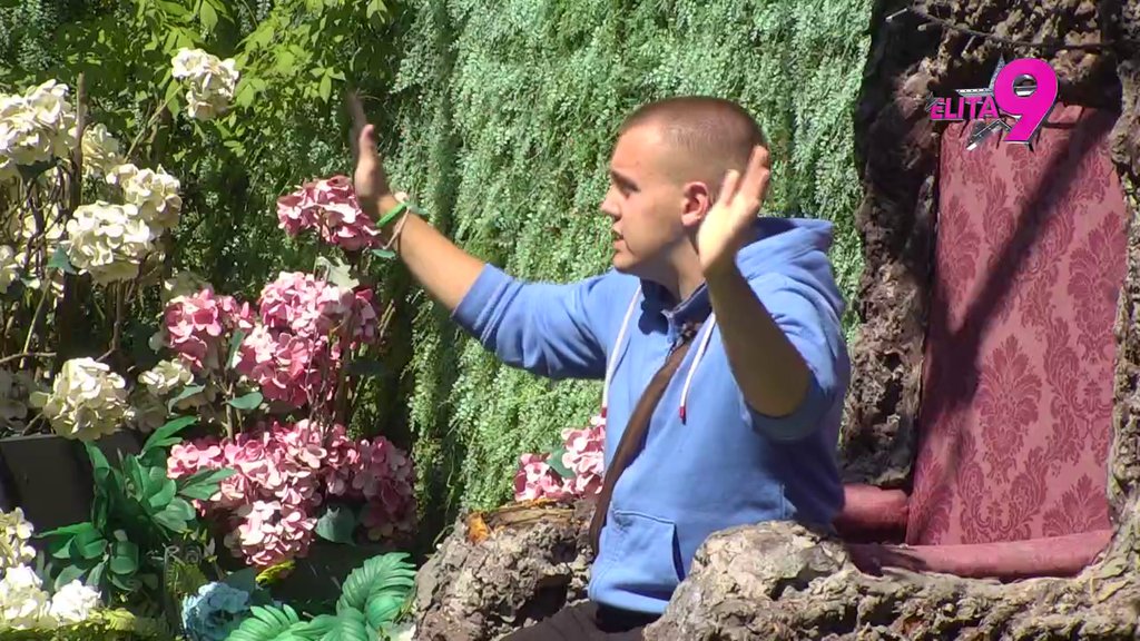 DETE IM JE PING-PONG LOPTICA ZA DOBACIVANJE: Dača optužio Aneli da je Stanija razlog zbog čega Asmina uslovljava za viđanje Nore, opleo po Maji, pa istakao da je Stanija kolateralna šteta: NE IGRA PRLJAVO! (VIDEO)