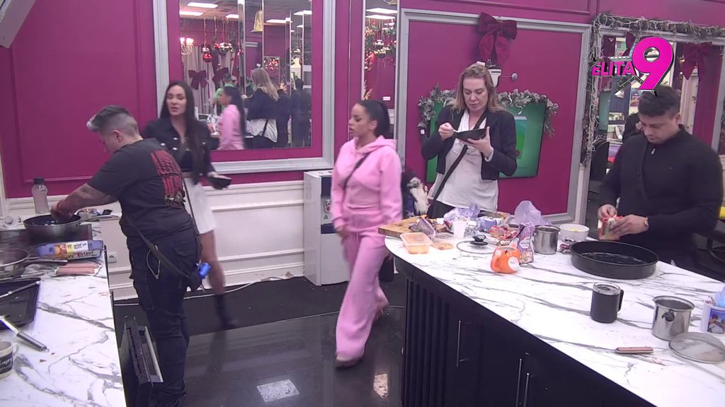 Haos se nastavlja: Matora ne prestaje da peni i reži na Boginju, žestoko je isprozivala! (VIDEO)