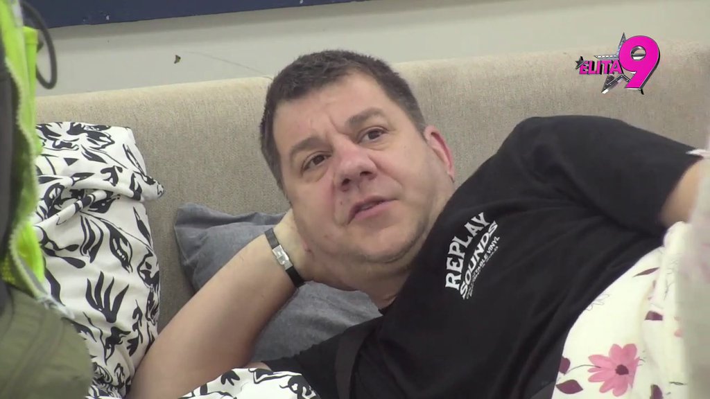 Haos u cik zore: Aneli urniše Ivana, ne da mu da spava, obezbeđenje ih opkolilo!