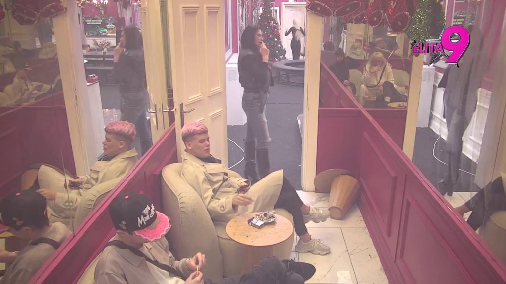 Niti me zanima, niti se družimo: Zorica nakon što je raskrinkana odmah krenula da se ograđuje od prijateljstva sa Anom Ćurčić (VIDEO)