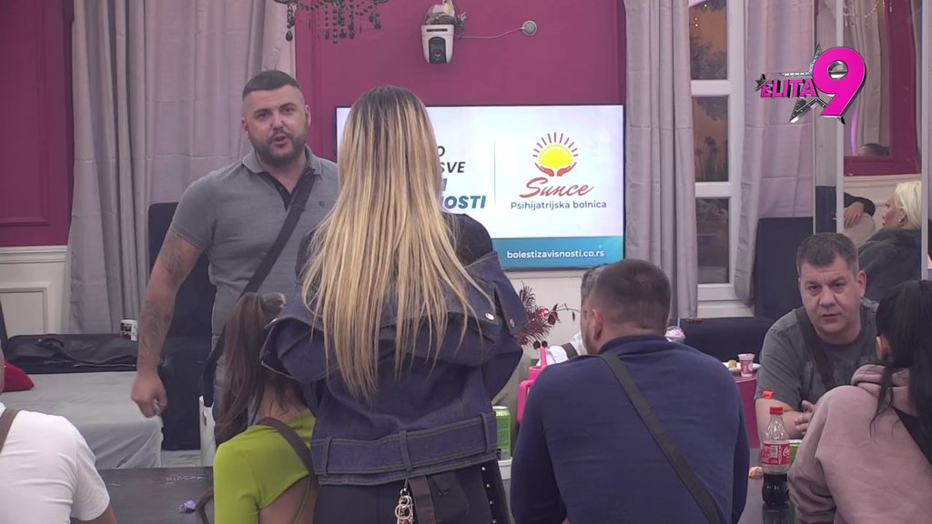 Karambol epskih razmera! Asmin i Aneli ponovo zaratili, pljušte uvrede: Obrukali smo je kao otac i majka, ali... (VIDEO)