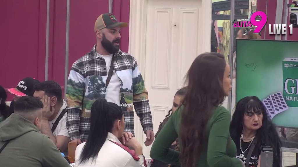 Više nema nazad! Luka priznao da veruje u navodu aferu Relje Popovića i Anite, a kad je shvatio šta je uradio zapetljao se u laži (VIDEO)