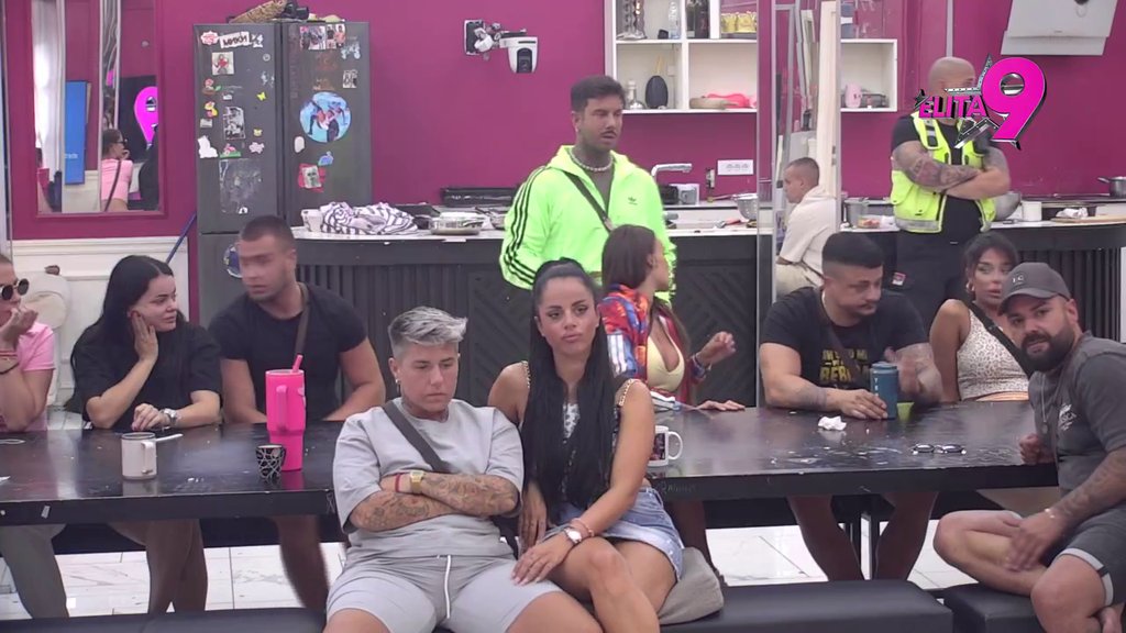 BIVŠI BRANI NJENU ČAST: Luka Vujović pokušao da otvori Filipu oči i objasni koliko SROZAVA Aneli, Đukić ne oseća ni trunku kajanja! (VIDEO)