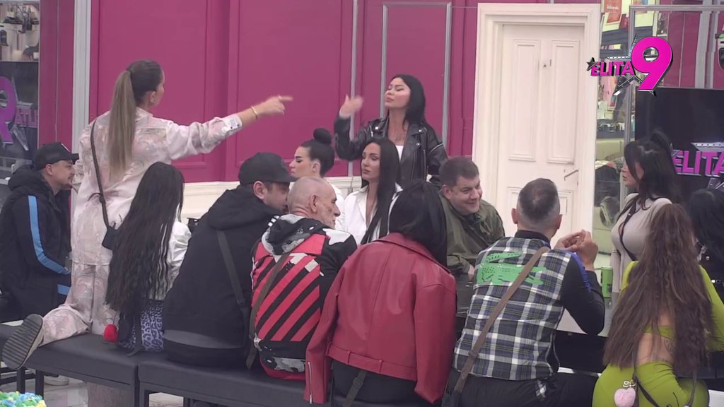 Rat između Kačavende i Vanje ne jenjava, sve puca od optužbi: Davala sam ti pare za butik, lomila si dečku pasoše i kartice! (VIDEO)