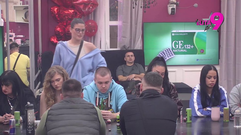 Rijaliti zvezda poznata po rasturanju tuđih brakova: Boginja dočekala svojih pet minuta, pa obrisala patos s Majom Marinković (VIDEO)