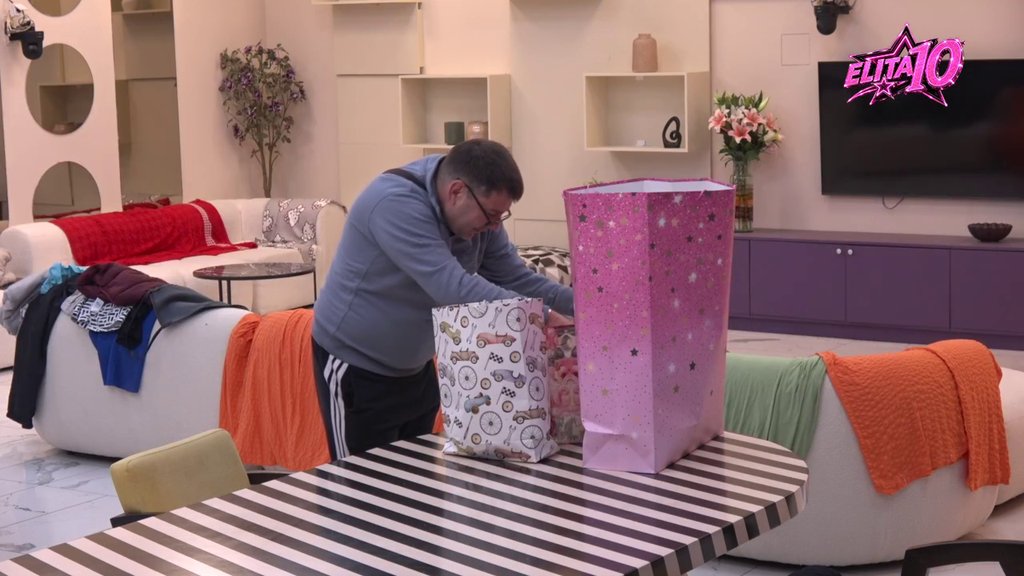 Stiglo pregršt poklona za Elitu! Pas Ivana Marinkovića dobio pune kese, oduševljenje u Odabranima (VIDEO)