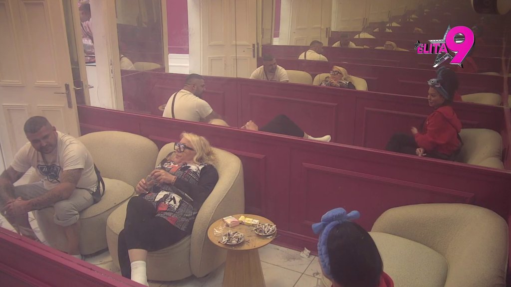 Boriću se protiv celog sveta za tebe: Asmin jednim potezom dokazao da se Maja plaši veze sa njim (VIDEO)