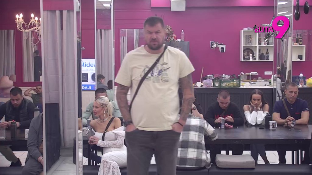 STAVLJENA NA STUB SRAMA! Janjuš raskrinkao Kačavendu, otkrio sve detalje njihove intimne romanse pre Elite 9