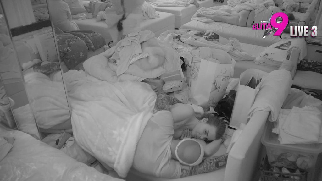 Više ne može očima da ga gleda? Anita priznala Luki da sumnja u njegove emocije, ne želi ni da ga dodirne! (VIDEO)