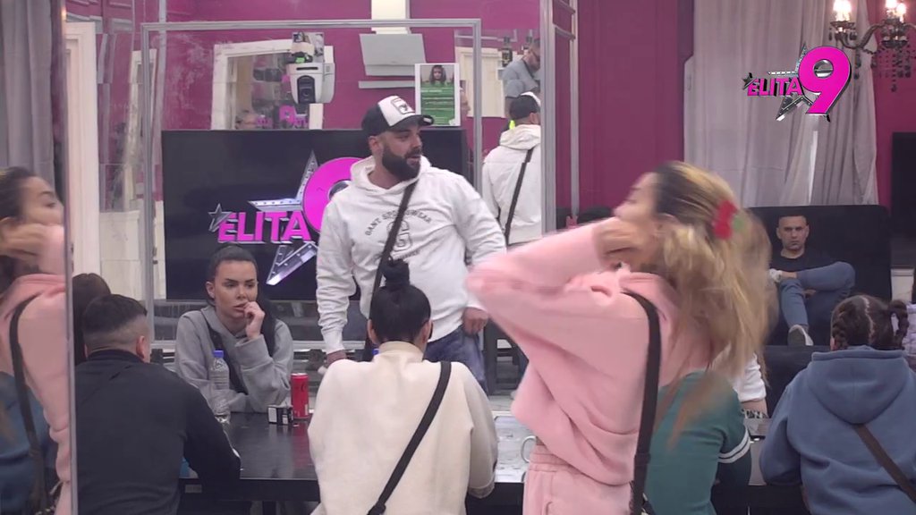 Prljavštine iz njihove veze i dalje ISPLIVAVAJU! Luka i Aneli nikad žešće ratuju preko crnog stola, TRAŽE I POLIGRAF! (VIDEO)