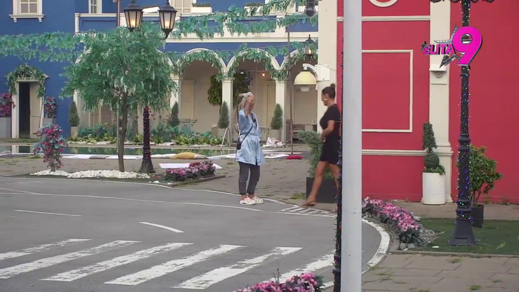 Jedva dočekala: Kačavenda umire od smeha što je Aneli izbacila Maju i Asmina iz njenog kreveta (VIDEO)