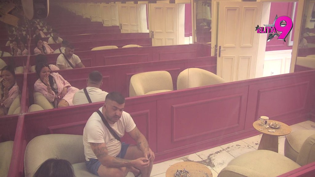 Žao mi je jer te je život PREGAZIO: Asmin izneo disertaciju o Majinom liku i delu, ona ga i dalje pomno sluša (VIDEO)