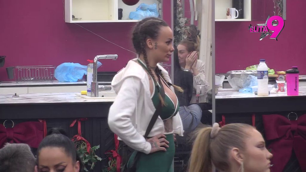 Ti si lik koji SMRDI na televiziji: Teodora pokušala da ponizi Boru Santanu, on je postavio na svoje mesto: Zoki Šumadinac se prevrće u grobu jer je iz Gornjeg Milanovca (VIDEO)