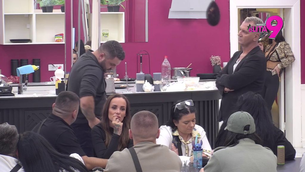 Asmin priznao da li je Aneli zabranio izlazak iz zemlje s Norom! Nastao HAOS, zapretio bivšoj pred svima: Da prijavim Grofica bi bila uhapšena! (VIDEO)