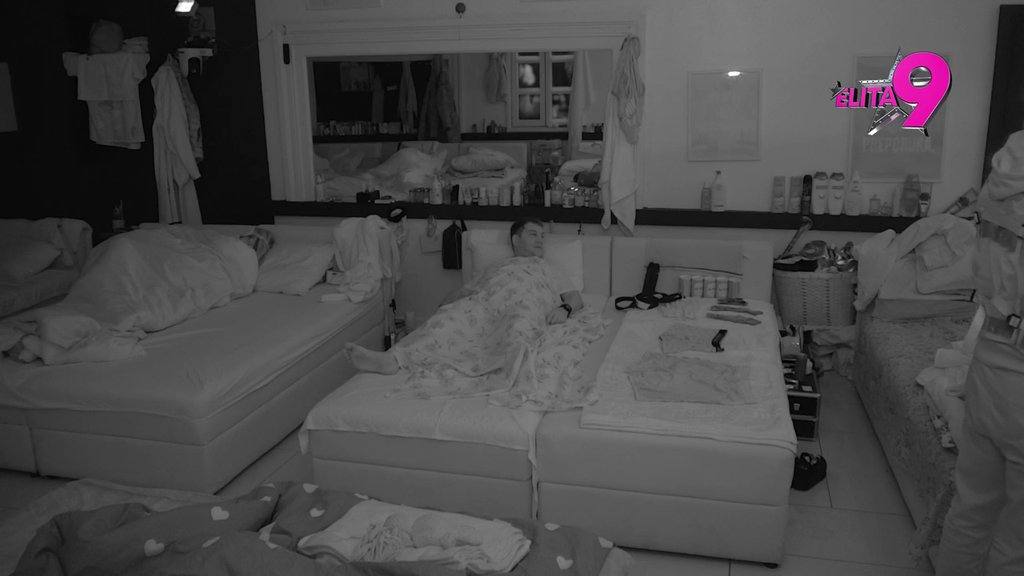 Spavaća soba na nogama! Janjuš i Ivan ne prestaju sa svađom, haos se nastavlja (VIDEO)