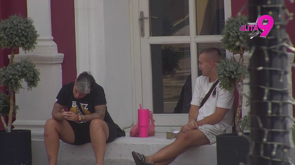 Kako se izlbamirala sa malim... Matora misli da će Minu veza sa Viktorom koštati superfinala (VIDEO)