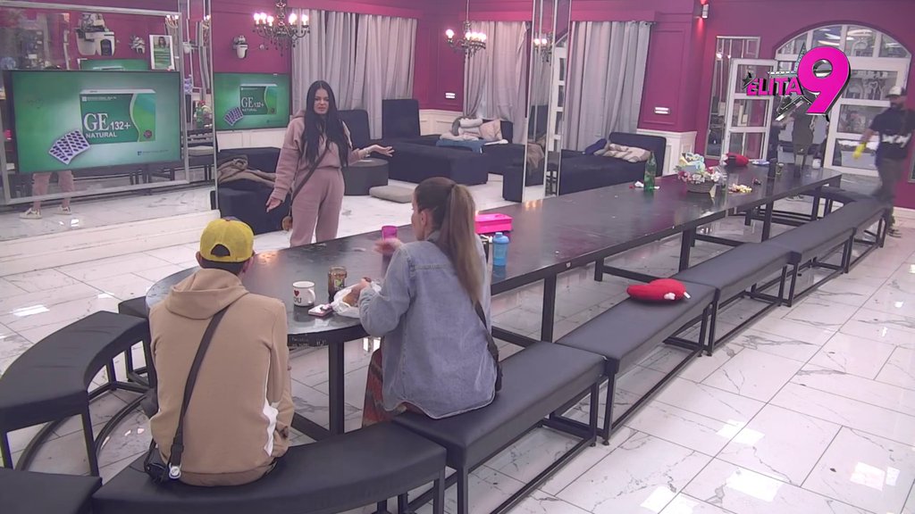 Pukla tikva: Kačavenda se nakon Stanijine lekcije odmah ogradila od Jovane! (VIDEO)