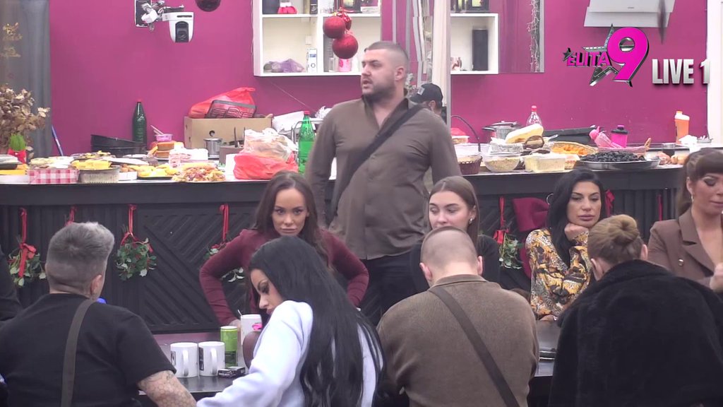 Nabijala si Mustafi unuku na onu stvar: Pljušte brutalne prozivke Alibabe i Aneli zbog njegovog navodnog sina, u sve upleli i porodicu Durdžić! (VIDEO)