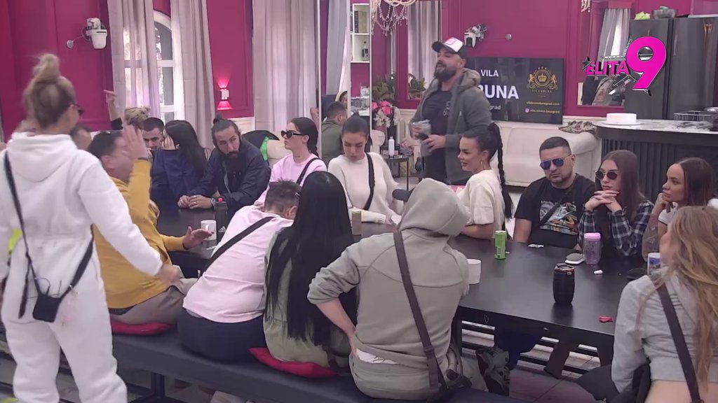 OBJAVILA MU HLADAN RAT: Aneli Ahmić poručila Luki da će ga navući na TANAK LED zbog Anite: IZIGRAO SI ME! (VIDEO)