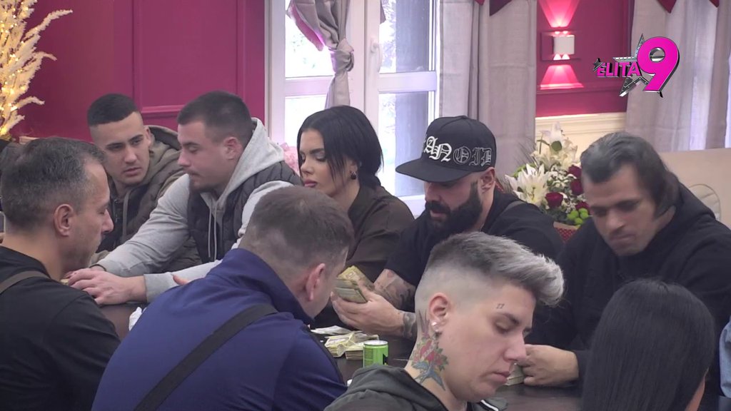 PREFESIONALAC! Jovana krenula da priča o Aniti i Relji Popoviću, Luka je ZBUNIO JEDNOM REČENICOM I PREKINUO IZLAGANJE! Ona poručila: Otkopaj rupu i nabij glavu (VIDEO)