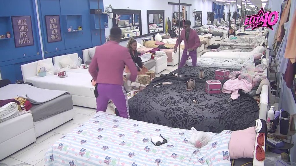 Nećeš se više blamirati: Aneli pokušala da očita bukvicu Đukiću, ne želi da ga ostali prozivaju! (VIDEO)