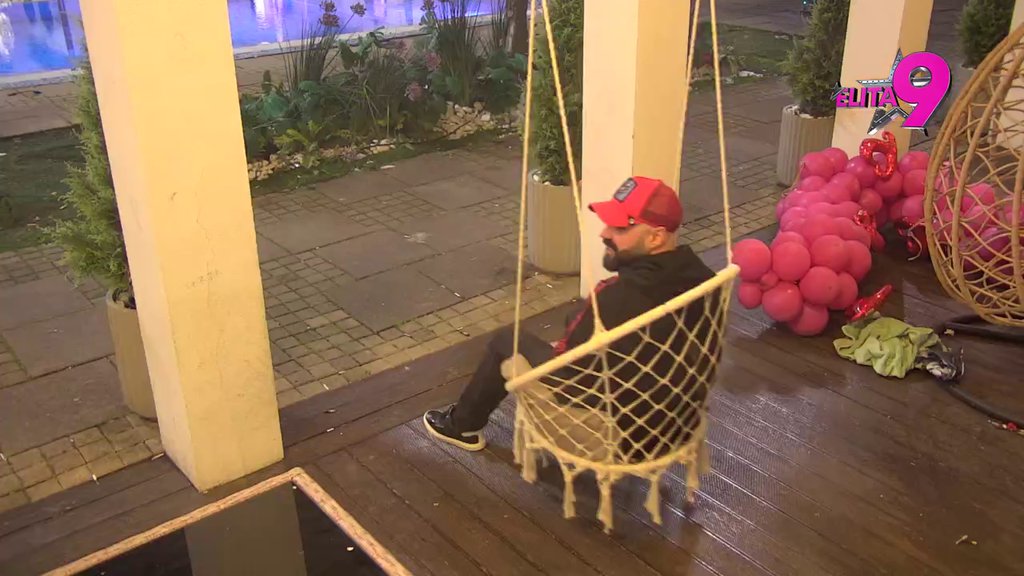 Novi haos, nova zabrana! Anita gori od ljubomore, zabranila Luki da se kupa u bazenu! (VIDEO)