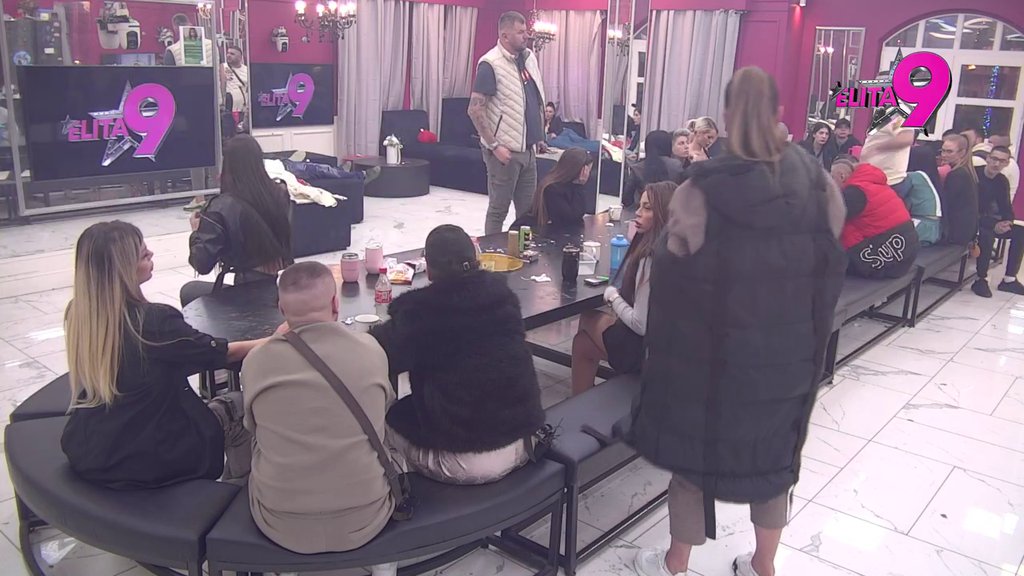 Vanja totalno hladna na Kačavendinu pljuvačinu, Asmin izneo sve detalje o POKOJNOM VERENIKU: Poslala 2.000 evra za sanduk dečku kog ne poznaje... (VIDEO)