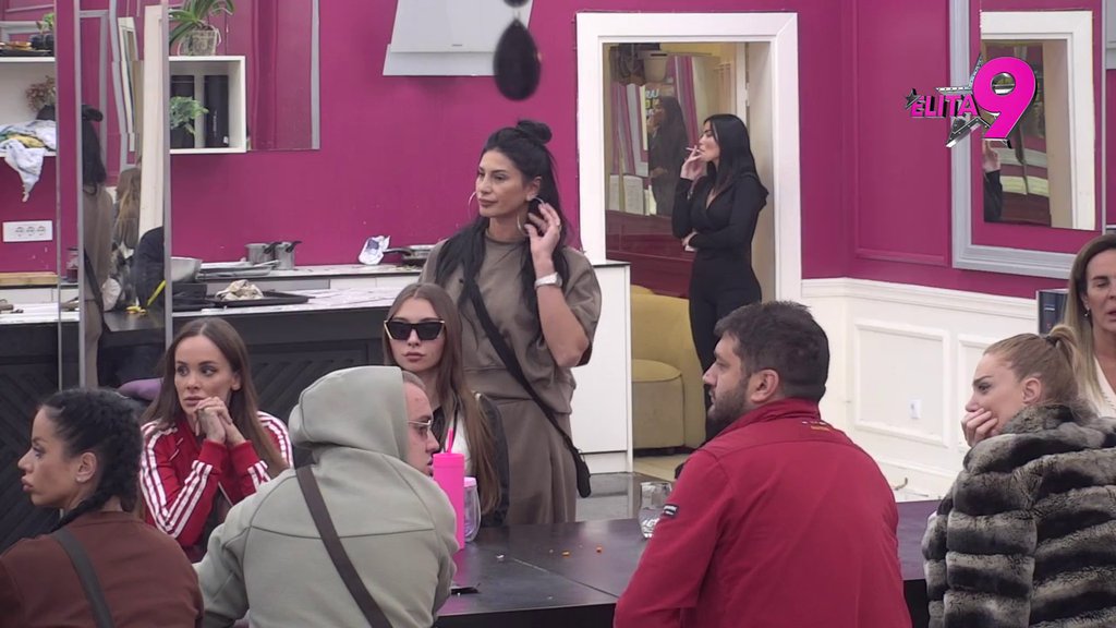 ŽELALA SI DA BUDEŠ DEO... Asmin optužio Jakšićku da ga je dodirivala po polnom organu, ona demantovala, pa ušla u raspravu sa Mikijem: TI SI KAČAVENDINA IGRAČKA! (VIDEO)