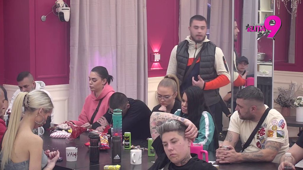 Pojeo je blam! Mina propala u zemlju od sramote zbog svađe s Viktorom, Mića otkrio: Viktor joj ne veruje, tako da... (VIDEO)