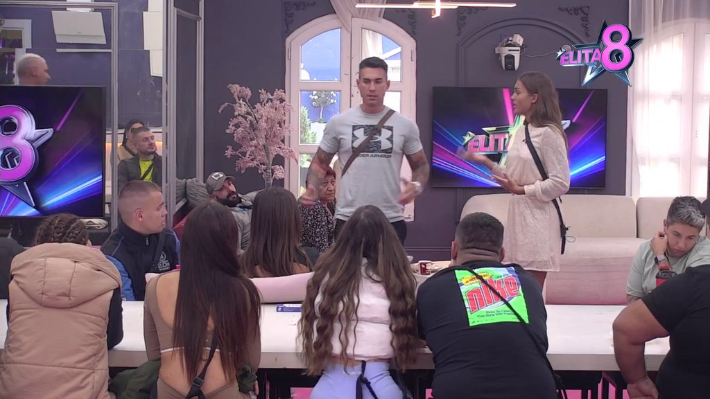 PRIVIĐAJU MU SE MUŠKARCI JER NIJE PREBOLEO UROŠA RAJAČIĆA: Jelena demolirala Ivana pred svima, a onda ga je Sofi DOKRAJČILA (VIDEO)