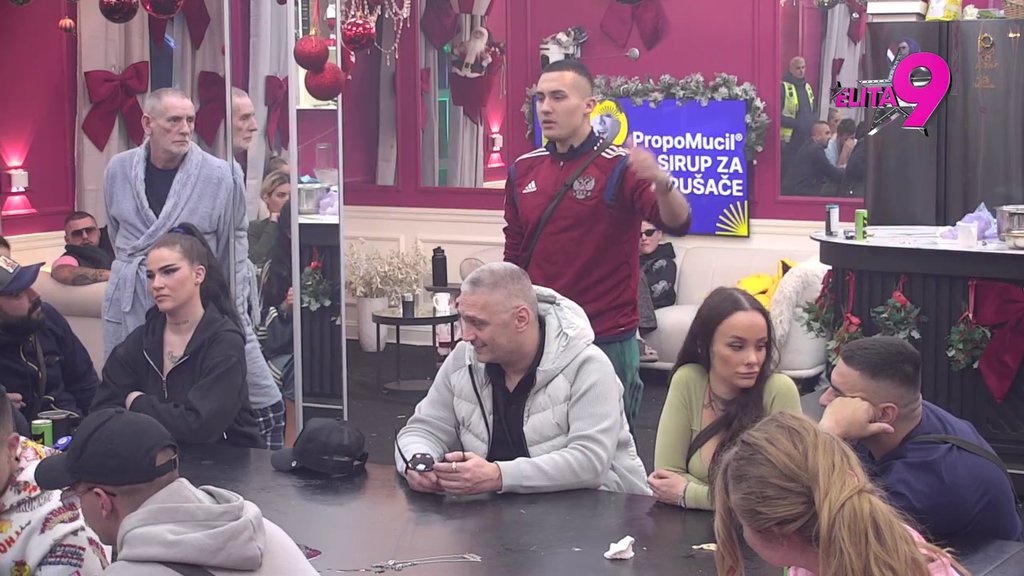 Progutala sva poniženja: Sara zauvek prekinula vezu sa Muratom, Sale dokazao da može da je vrati jednim potezom (VIDEO)