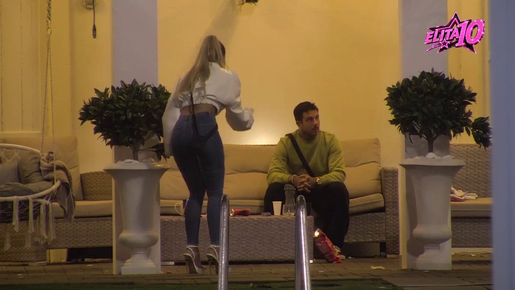 Bacaj mamce i udice, smejulji se...Đukić uveren da je Aneli na sedmom nebu jer je izabrana za omiljenu od strane Cara, ona daje sve od sebe da ga uveri u suprotno: Ti radiš protiv nas! (VIDEO)