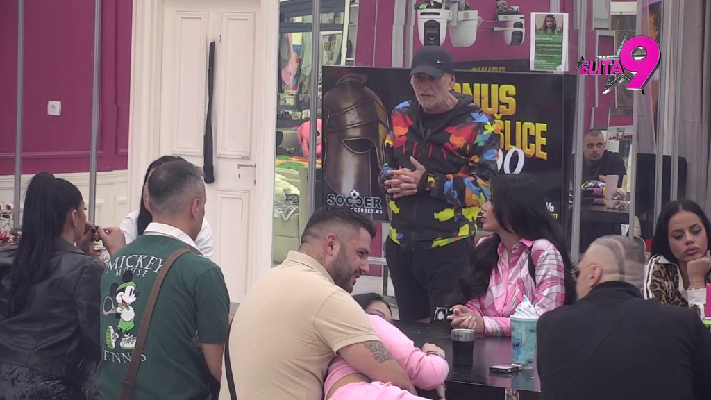 IZNELI STE KAMION PRLJAVOG VEŠA! Mića bez milosti, Jovana žestoko oplela po Asminu: Tvoja ćerka neće biti ponosna na tebe! (VIDEO)