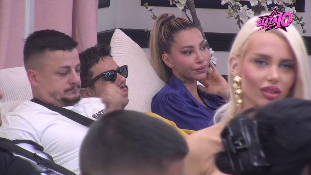 Bilo je neizbežno da do toga dođe: Đukić i Aneli otkrili kako je došlo do ozvaničenja veze, Car i Janjuš brutalno osolili po Aneli, pa istakli da se poigrava sa Filipom: Sramotno je kako se ponašaš, nisi iskrena! (VIDEO)
