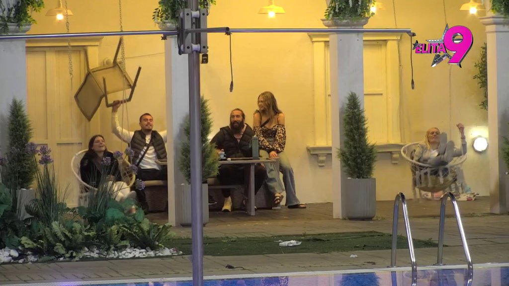 ERUPCIJA DOBRE ENERGIJE! Učesnici Elite 9 napravili žurku za pamćenje: Svi uglas zapevali domaće hitove (VIDEO)