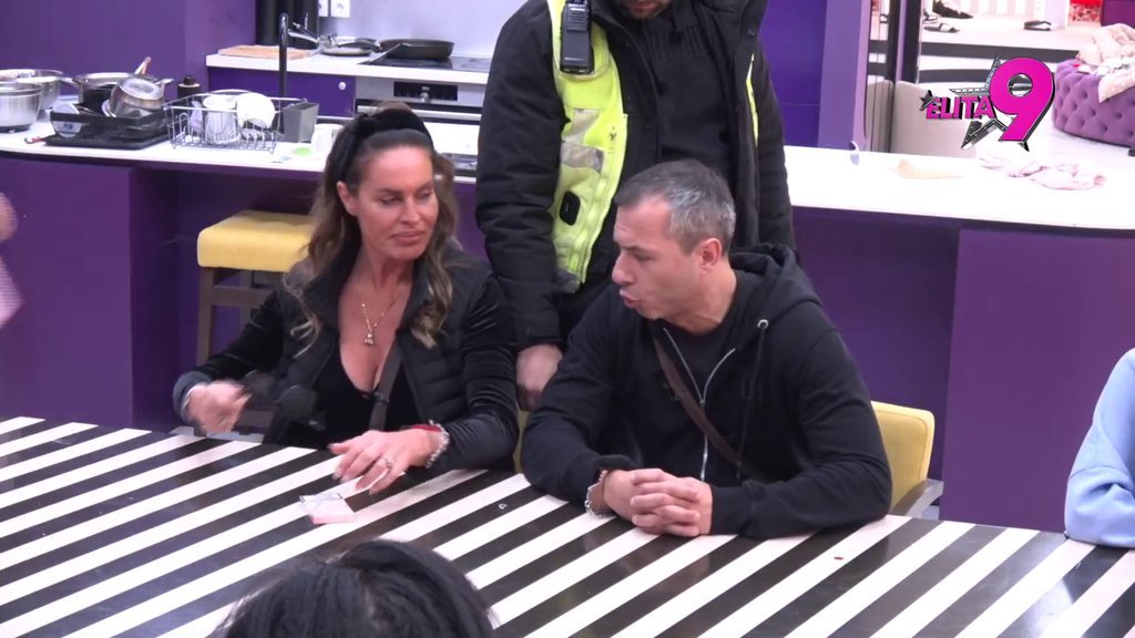 SKANDALOZNA SVAĐA MIKIJA I KAČAVENDE! Počeli da se raspravljaju oko sitnice, sve preraslo u KARAMBOL! (VIDEO)