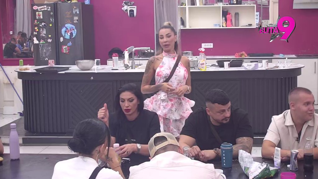 Pričaju da si sahranila mamu, da je umrla od sramote, a ti se sa tim ljudima ližeš: Asmin i Matora sasuli jedno drugom sve u lice, izneli ŠOK detalje! (VIDEO)