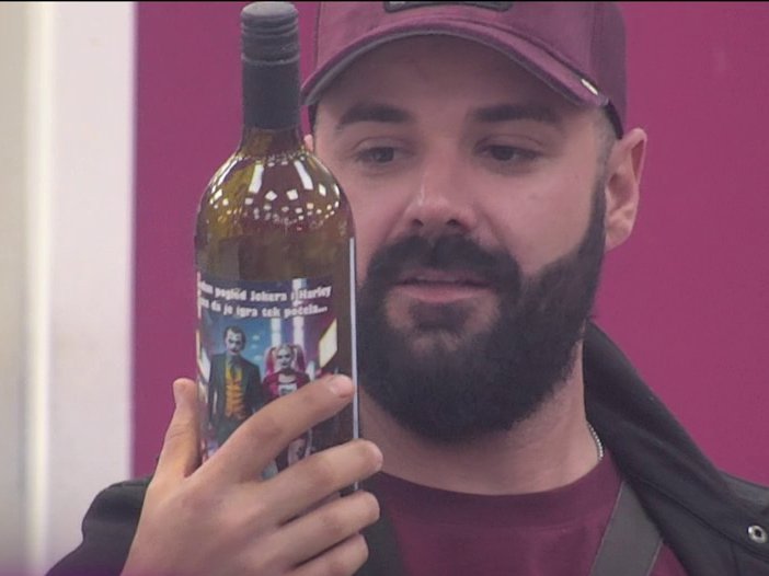 BEBIČIN DEVETI KRUG PAKLA! Filip na kvarno servira osvetu! Gleda slike sa Teodorom i obraća se fanovima, ona blista od sreće (VIDEO)