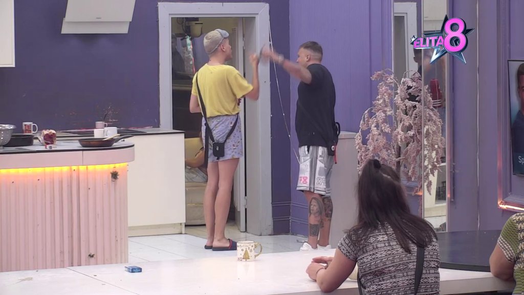 Brutalan okršaj Uroša i Karića: Pljušte žestoke uvrede, Stefan ga jedva dočekao na zicer! (VIDEO)
