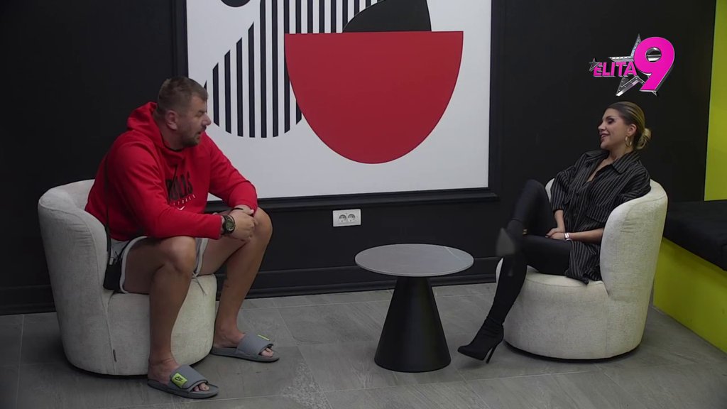 Nemoralna i laka žena, blam me je: Janjuša sramota Kačavendinog ponašanja i priča, opleo po njoj: Grčki maneken je prevario za punjene paprike i piškote (VIDEO)